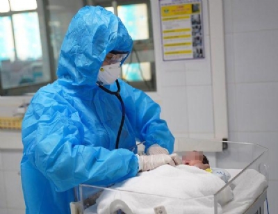 Ca COVID-19 trẻ em tăng: Chuyên gia khuyến cáo các dấu hiệu chuyển nặng khi trẻ là F0